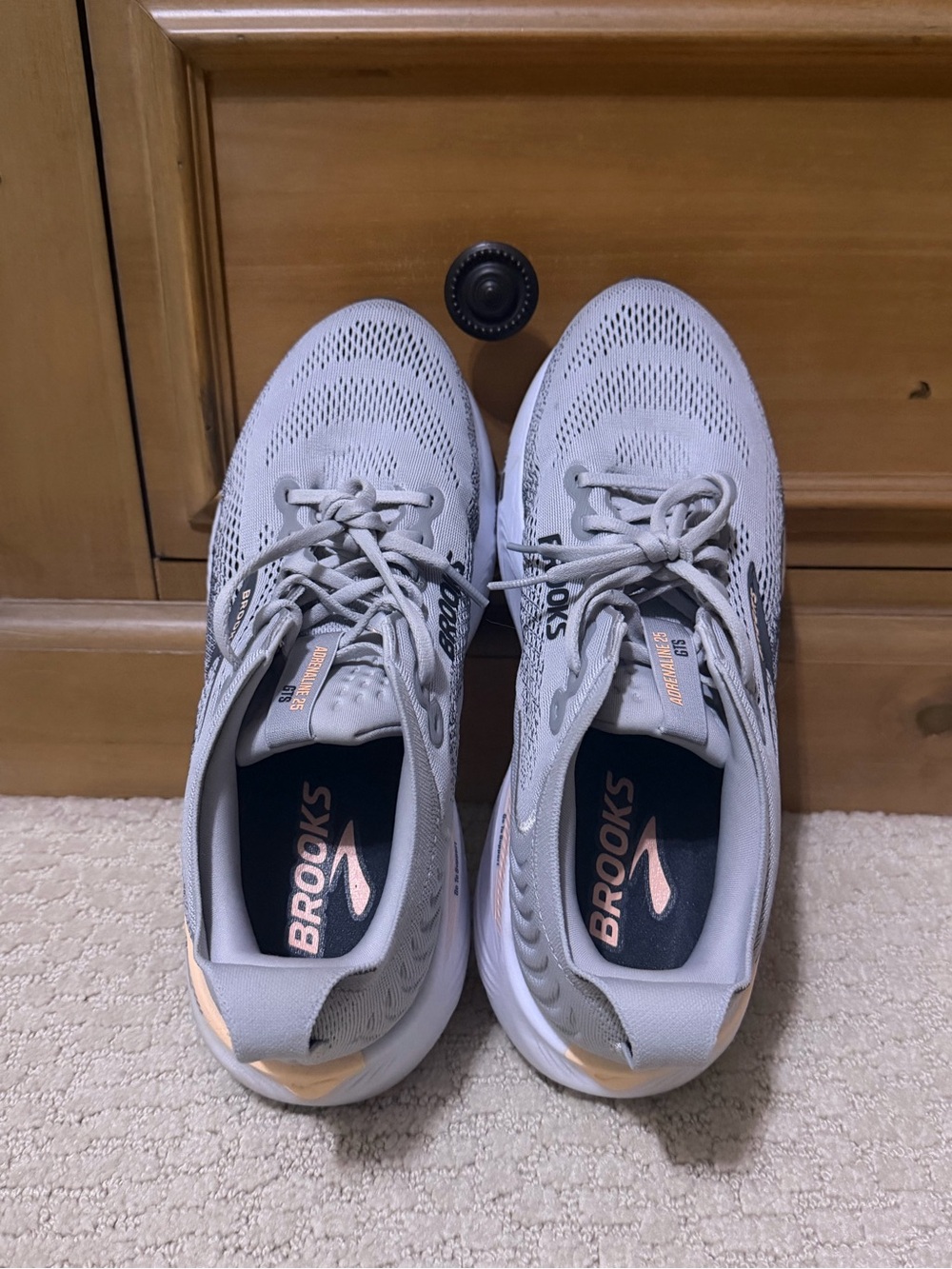 BARELY WORN Brooks Women’s Grey/Pearl Adrenaline GTS 25 Running Shoes
